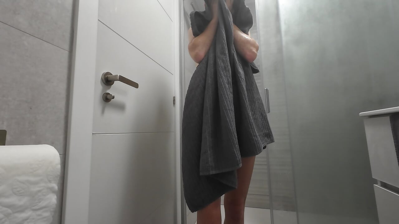 Zlobím v koupelně před mojí sprchou