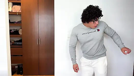 Stinkendes höschen endet gut! Ich habe sie beim ficken mit ihrem freund erwischt und dann fickte sie mich auch!