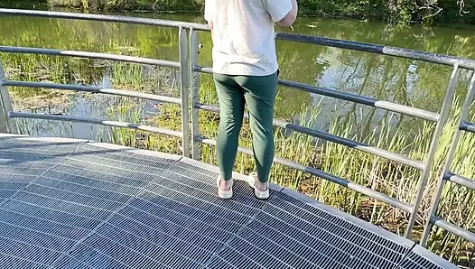 I met this Russian girl in a public park , And no resistance to play her a bit