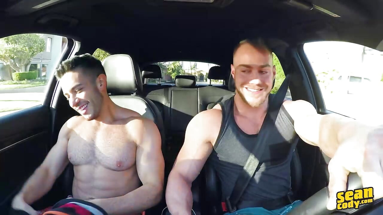 SEAN CODY - разминка без рубашки Brock и Manny превращается в жесткий и грубый свидание в спортзале с несколькими позициями