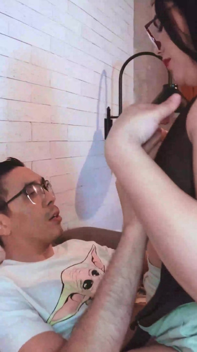 A madrasta de caridade ensinou sua madrasta como fazer bom sexo | Clipe 2