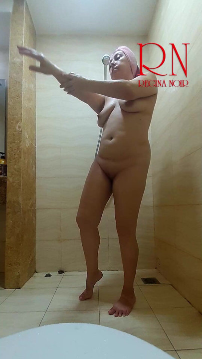 She enjoys a peaceful shower while turning her everyday beauty routine into a warm, playful home moment. Regina Noir.
