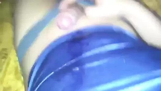 kesilmemiş amatör transeksüel inliyor &amp; spermler tüm üzerinde onu üst