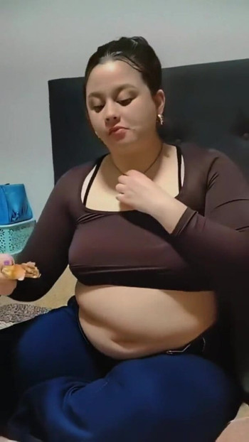 Nicole devours a Big Pizza: Happy Belly! (short version) | Clip 3