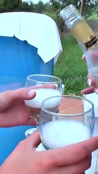 Spektakularan trenutak iz "Deutsche Leben ficken Outdoor im Garten"