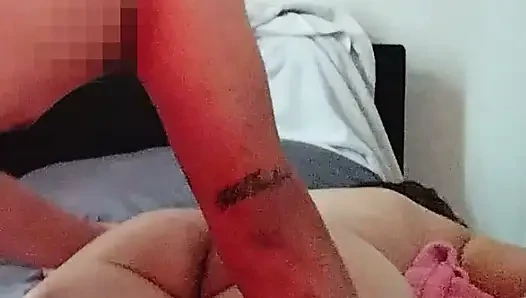 Belajar memberi pijatan dengan seorang wanita yang memiliki tubuh sempurna.