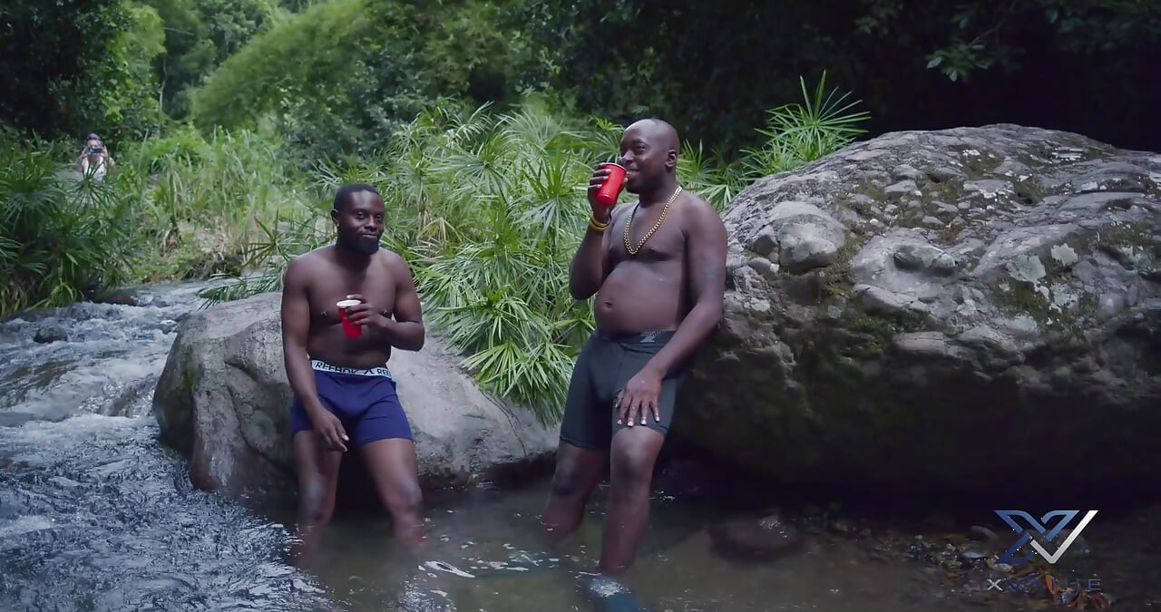 ツーリスト、2ブラック・コックにディックを倒せ