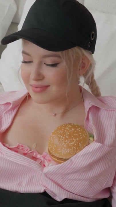 Bob’s Burgirls | Clip 1