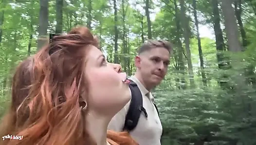 Hayranımın büyük bir yarağı var - Fransız amatör yürüyüş halka açık seks kıllı kızıl saçlı ormanda sikişiyor