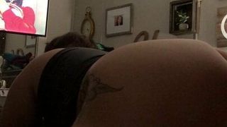 Pregnant hotwife gets creampie
