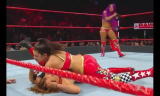 WWE - Bayley verslaat Mickie James