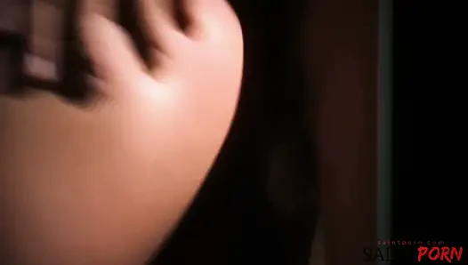 Nikky thorne genießt es, ladungen auf ihre brüste zu nehmen