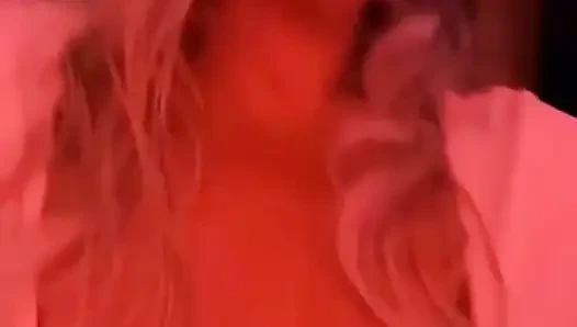 Verlangsam deine Bewegungen, das ist es. Schön und langsam. Ich fühle Dich jetzt wirklich. Jetzt gehen sie d e e p e r Mmmmmmm Ja