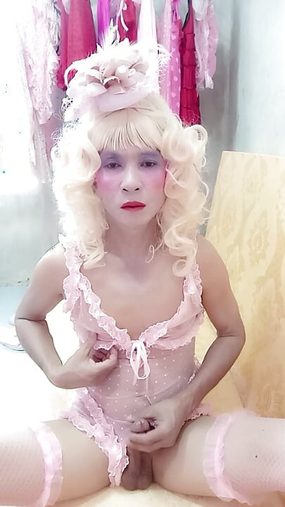 Oanh le transjendar seksi porn kapre pahanakar nakli kain ke saath khel rahi hai
