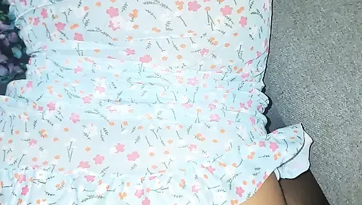 Ayah tiri saya melihat saya dengan DRESS yang sangat pendek dan seksi dan dia tidak ragu untuk menjadikan saya miliknya !! Dia memasukkan jarinya ke dalam anusku:(