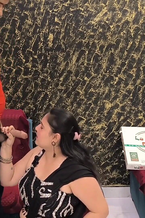 Pizza Delivery Guy Fuck Indian Lady for Free Pizza