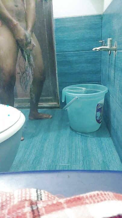 bathroom ke andar me hai Amit ka bahan ko yaad kiya Or unka Chhota chhota chheda me