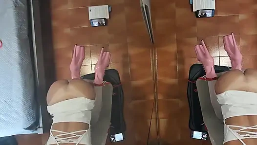 MILF gefesselt in einem Stuhl und in Mund und Muschi gefickt