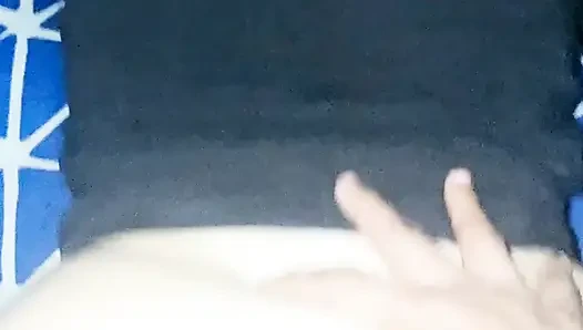 Gara-gara ngentot enak temannya yang lagi sange berat, cowok ini bikin cowok ini crot banyak banget