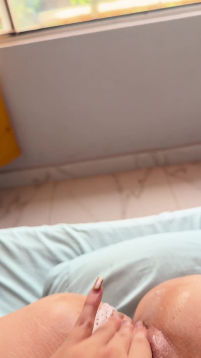 I stayed at a hotel where a super handsome guy greeted me, so I'm going to masturbate thinking about him. | Clip 1