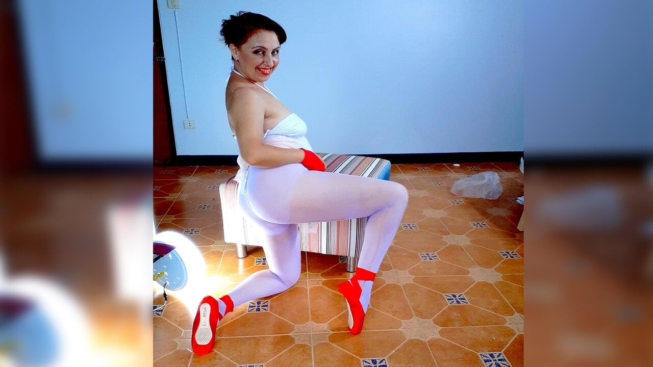 Ballerina striptease - Naked Ballerina without pants