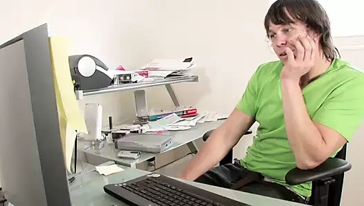 Young Jewels West шлюха с золотыми волосами получает ее киску