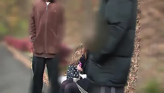A126G10 Eine gruppe schwarzer männer holt reife frauen auf, die allein reisen! Angetrieben von Neugier wird sie in ein heißes frühjahrsinn eingeladen und hat liebeshüpfen-sex mit einem außergewöhnlichen, riesigen!
