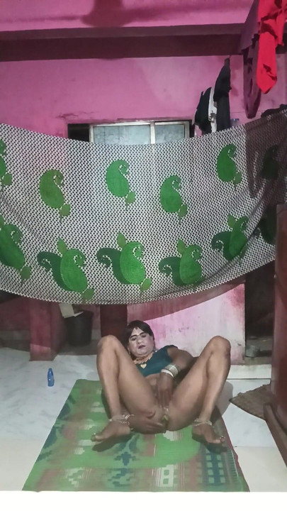 Must-share moment from "Madhuri bhabhi aj land ka pani likali"