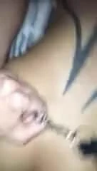 热辣的纹身花花公子被戴上手铐时被干