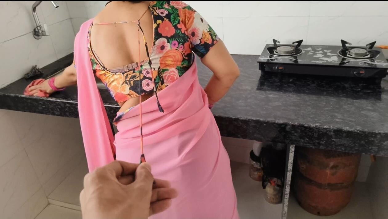 NEWLY MARRIED DESI COUPLE FIRST NIGHT SEX HINDI
