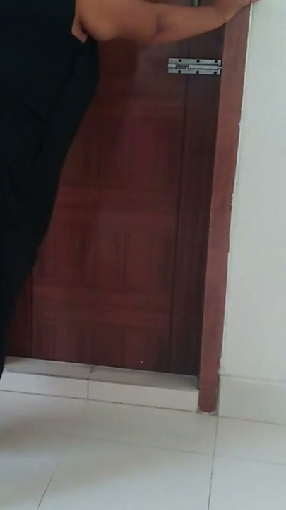 Almisriat alhimar kabirat muthir zawjat almalaein rabib 'athna' tanzif almanzil - anal sikiş ve boşalma büyük | Klip 1