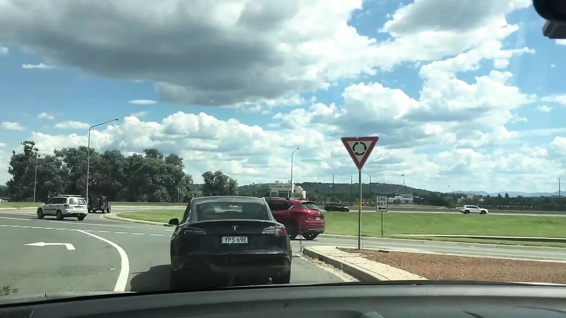 Krstajući kroz glavni grad završio je zaključan u zatvoru! - muško stopalo drumski put - ettamoga pab