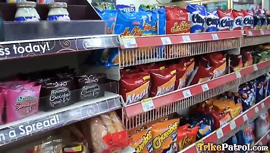 Tiga lubang memukul-a-tahi lalat