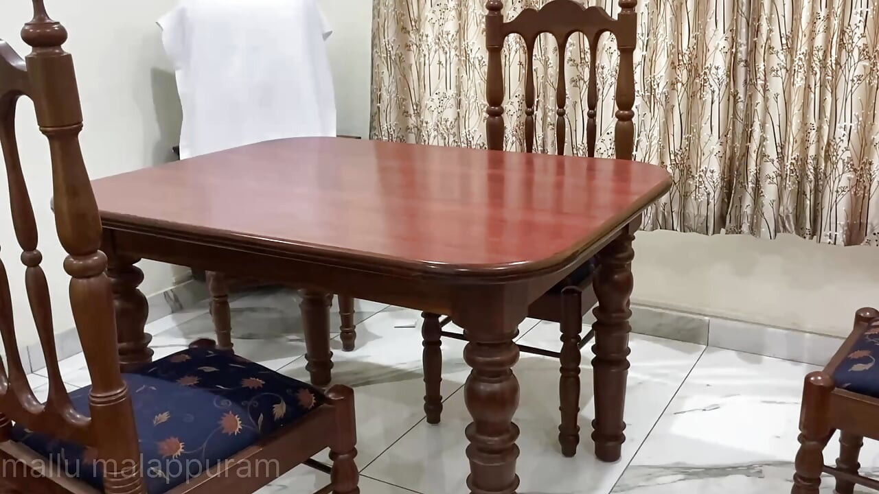 Mallu casal muçulmano desfrutando doloroso boquete anal de quatro da mesa de jantar