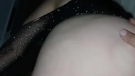 Kakak tiri kacau seperti pelacur, memakai pakaian dalam seksi untuk saya