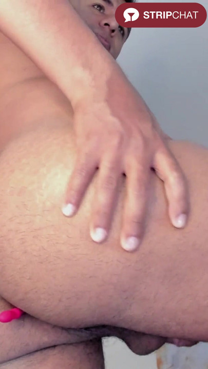 Gay Hunk with Perfect Ass Jerks Off Big Cock in Webcam – stefan-rios