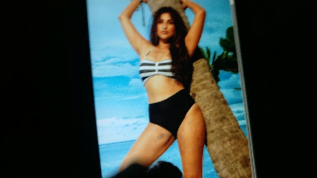 Cum tribute to parineeti...!!!!!