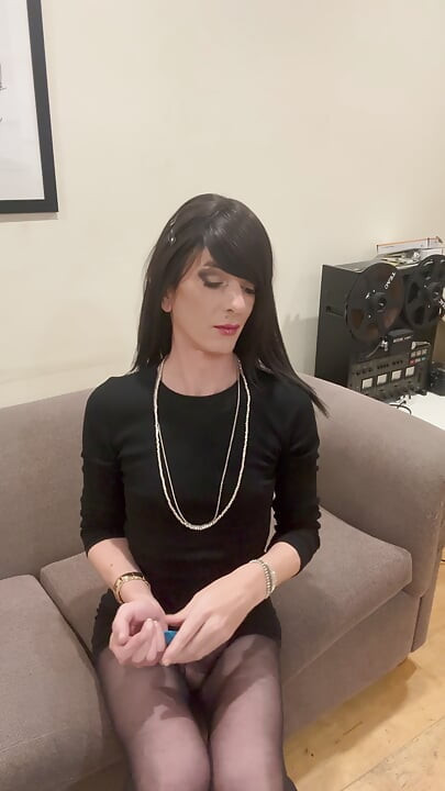 Trans mum is ready for your cock!