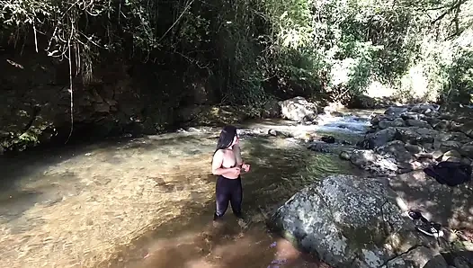 SON BÖLÜM Doğayı keşfetmeye çıktım Bir adam buldum ve ona popomla sikmesini istedim, o da bana lezzetli bir seks yaptı ve sütü tadı geldi