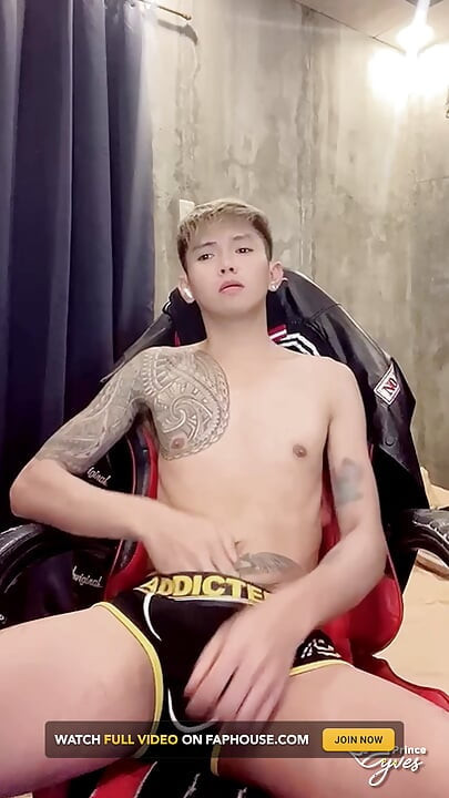 Horny Filipino Inked Twink Jerking off