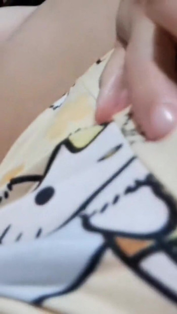 मेरे सौतेले पिता मेरे अमीर स्तनों को छूते हैं | क्लिप 2