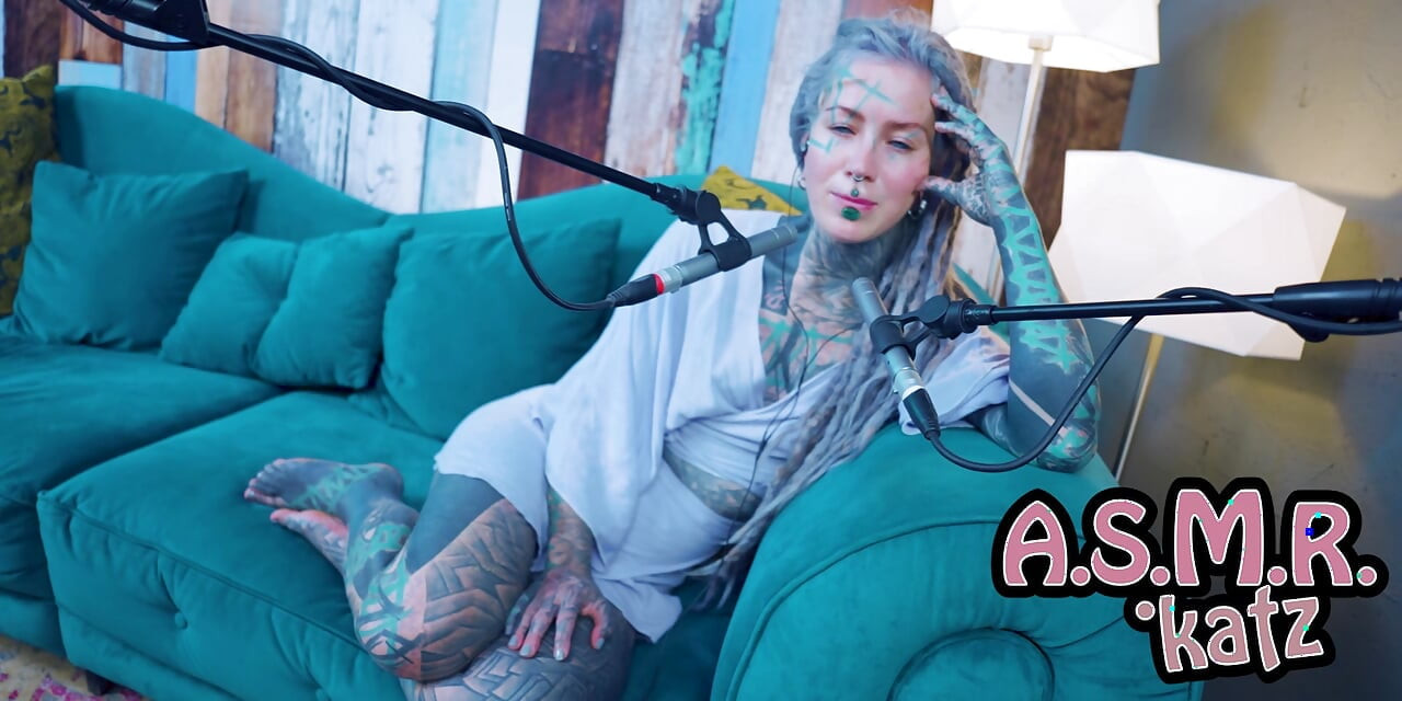 O hakkında konuşuyorum - Aş - asmr podcast sfw konuşuyor gotik sıska kız dreadlocks dövmeli model dövmeli kız