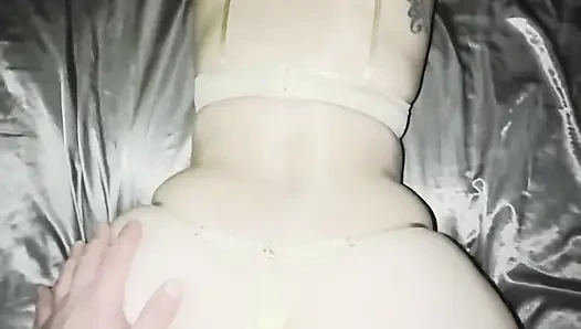 С новым годом, азиатскую тинку трахнули раком с кримпаем в конце