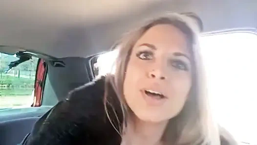 Ich mache eine pause von der arbeit, um einen dampfigen videoanruf mit meinem liebhaber zu haben