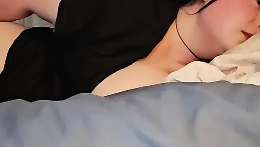 Yeni gece elbisesi, denemek zorunda kaldı.