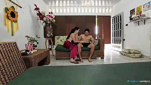 Üvey annemle eğlenceli bir oyun ve sert seks!