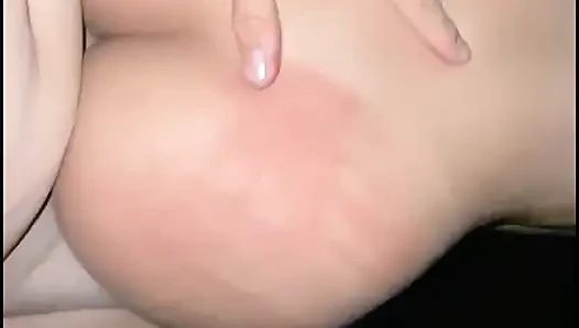 Abang tiriku melihatku keluar dari kamar mandi dan ini terjadi.
