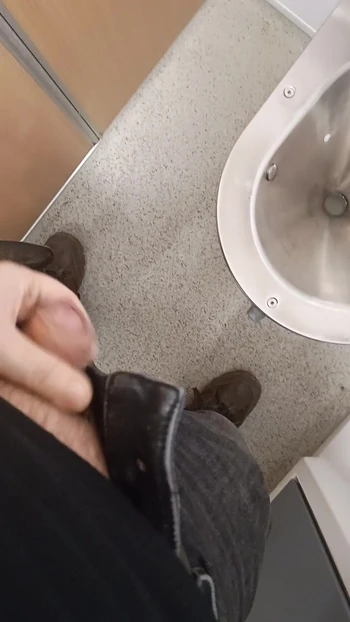 Pissing #018