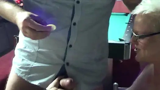 Fransa'dan ofis sürtükleri üçlü sekste yarak emiyor