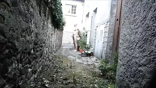 devant la maison